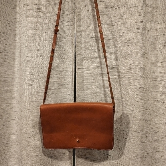 Kyara Seven Hills Tan Leather Crossbody Bag - Picture 1 of 9